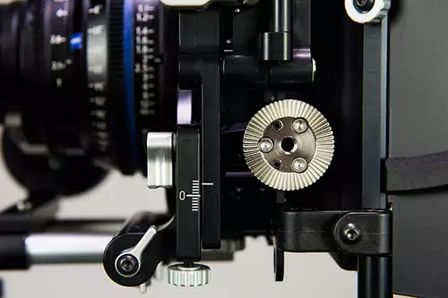 Austauschbare Arri-Rosetten an der Seite der Chrosziel MB565.Cine1