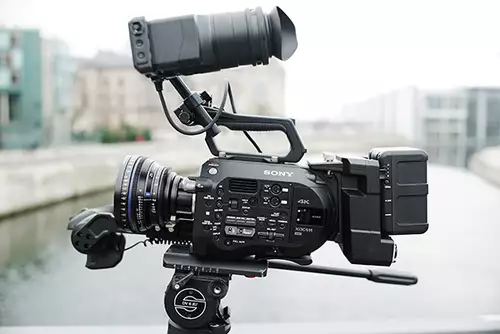 Sony PXW FS7 mit aufgeklipptem Plast-Okkular