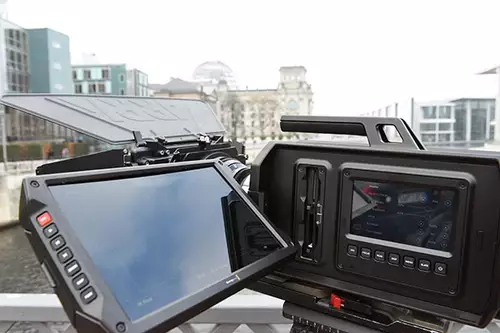 BMD URSA mit drei Displays