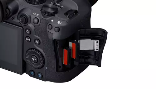 Canon EOS R6 Mark II im ersten Praxistest: Die beste Hybrid-DSLM unterhalb von 3.000,- Euro? : CanonEOSR6IICardslot