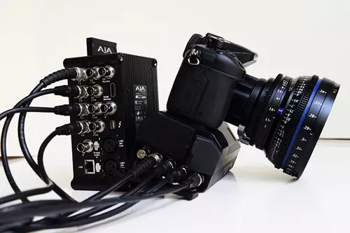  Panasonic GH4 4K Kamera – die beste Video-DSLR? : AJA IO600 1Side