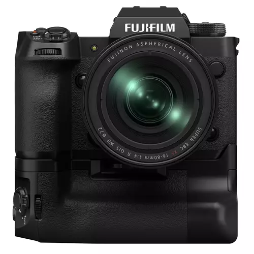 Fujifilm X-H2 im Praxistest: Günstigere X-H2S-Alternative mit starker Videoperformance : X-H2 front Grip