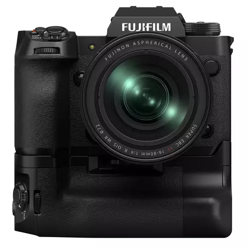 Fujifilm X-H2 im Praxistest: Gnstigere X-H2S-Alternative mit starker Videoperformance : X-H2 front Grip