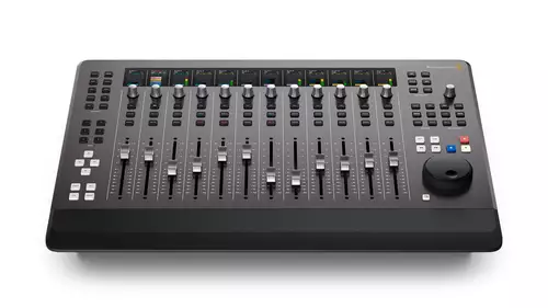 Blackmagic Design Fairlight Desktop Console: Mobiles Tonmischpult mit 12 Flying Fadern uvm