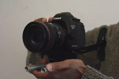 Edelkrone Pocket Rig an der Schulter (Dank an Paolo für"s Halten)