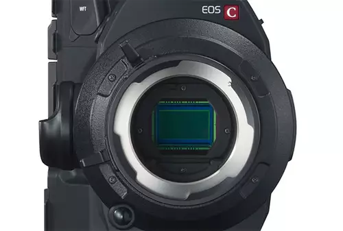 Hier der PL Mount an einem Canon EOS C300 Gehäuse