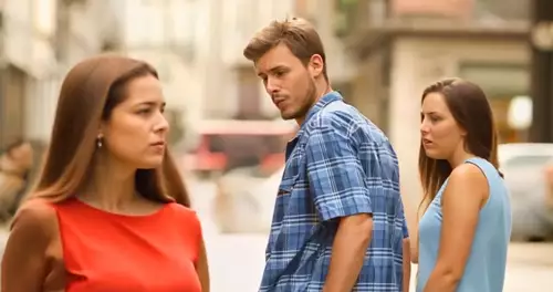 Diese Einstellung gibt es beim Distracted Boyfriend Meme ursprnglich nicht 