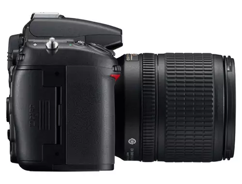 NikonD7000 twas weniger ausgeformt aber auch für große Hände gut greifen
