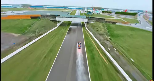 FPV-Racing-Drohne beschleunigt von 100 auf 300 km/h in 2s