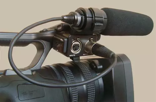 Professioneller geht es mit einem Ansteckmikro mit XLR-Anschluss