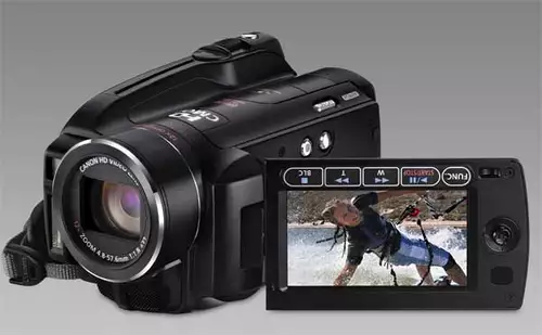 Die HG21 ist mit Sucher und 120 GB Festplatte das neue Consumer HD-Flagschiff von Canon.