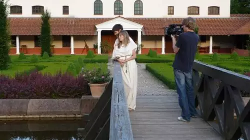 Eine der finalen Szenen im Film, vor der Villa Borg