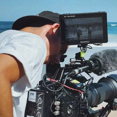 Wie die WDR-Doku entstand "Surf on, Europe" - im Wasser zu filmen hat ein analoges Feeling : stativ