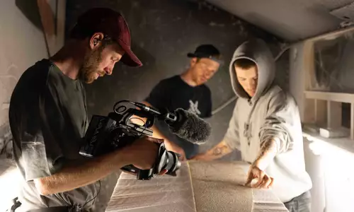 Wie die WDR-Doku entstand "Surf on, Europe" - im Wasser zu filmen hat ein analoges Feeling : werkstatt