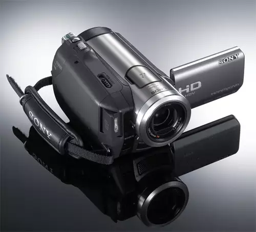 Gut verarbeitet und ziemlich ergonomischer Schliff - Die Sony HDR-HC7