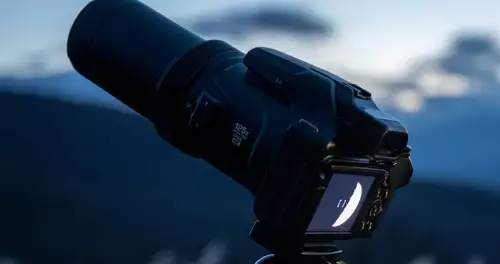 Nikon Coolpix P1100 Superzoom-Kamera mit 24-3000mm Brennweite angekndigt