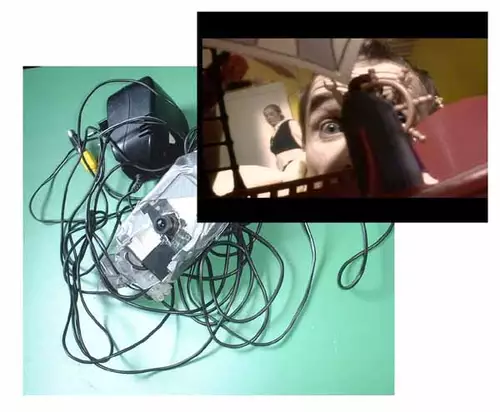 Mit einer billigen CCD-Cam von Conrad Elektronik gelangen die Aufnahmen aus einem Playmobil-Schiff.
