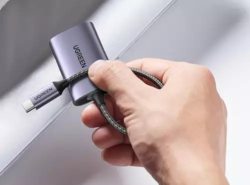 Der UGREEN 2-in-1 USB-C to SD 4.0 TF 4.0 Card Reader
