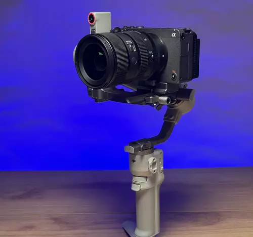 DJI RS4 Mini im slashCam Setup mit Sigma 17-40mm F1.8 DC Art und Sony FX30