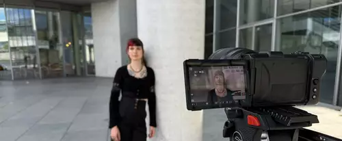 Neue kompakte Cine-Referenz? Nikon ZR in der Praxis: 6K 50p RED RAW Monster für 2.349,- Euro mit klassenbester Colorscience? : ZR Klapp