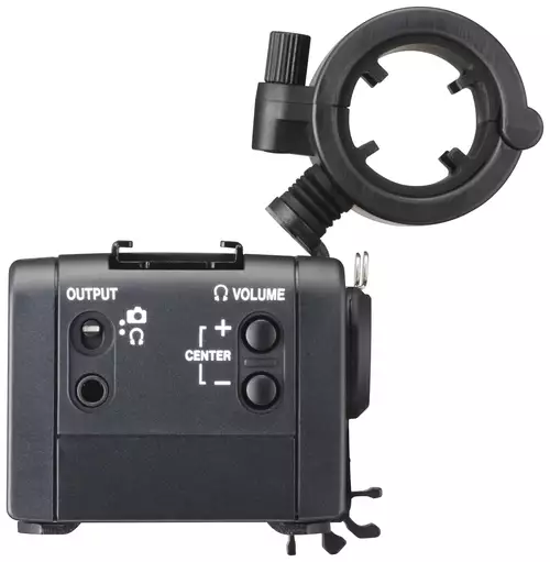 Der Tascam XLR-Adapter CA-XLR2d an der Canon EOS R3 und R5 C - inkl. Panasonic S1H-Vergleich  : ca-xlr2d rear