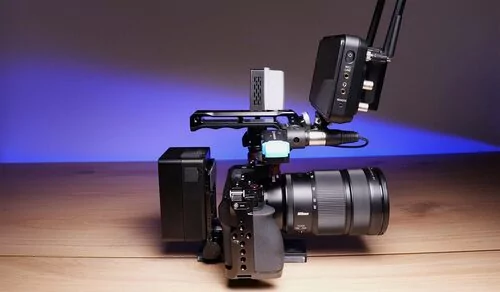 Nikon ZR mit Fullcage, Tophandle, Monitor, Licht, Audio und V-Mount