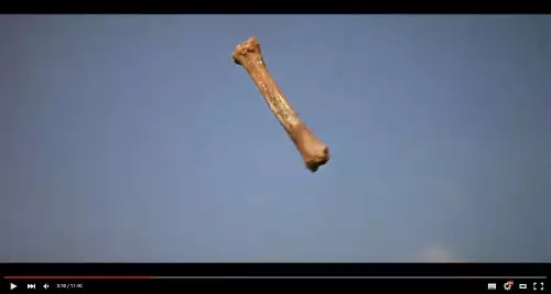 Der vielleicht berühmteste Schnitt aller Zeiten, aus Kubricks 2001