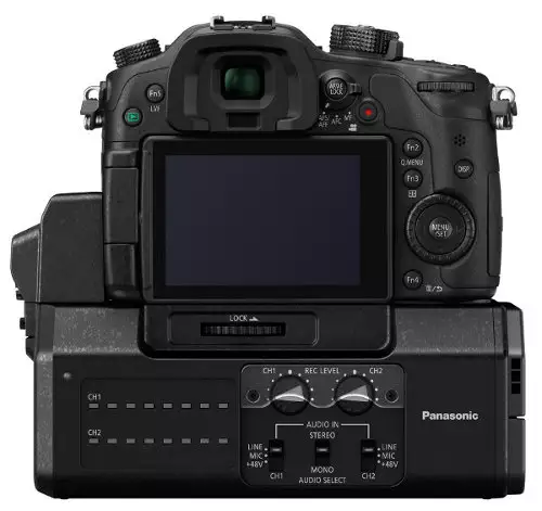 Die GH4 mit angebrachter YAGH-Einheit