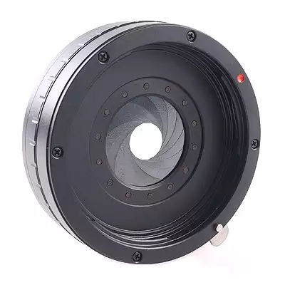 Adapter von Novoflex mit eingearbeiteter Blende für Canon auf M43