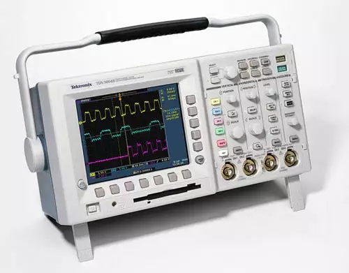 Mit einem speziellen Messgert der Tektronix TDS3000-Serie bestimmen wir die Schrfe