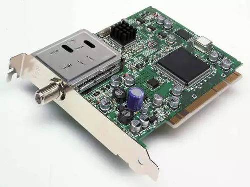 Mit einer HDTV-fähigen Tuner-Karte wie der Technisat Skystar 2 (für ca. 60 Euro) lässt sich kostengünstig am PC hochauflösend fernsehen