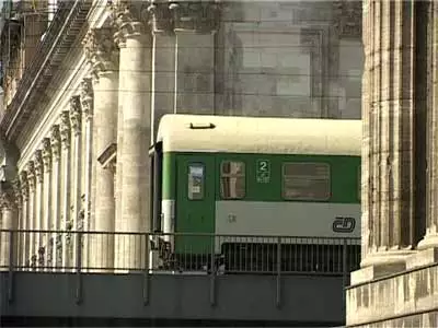 Dieser fahrende Zug wurde mit einer Verschlusszeit von 1/10000 Sekunde aufgenommen – das exportierte Einzelbild ist gestochen scharf.