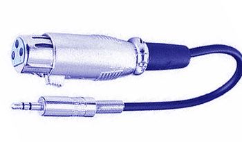 Über ein einfaches XLR-Miniklinke-Adapterkabel lässt sich leicht eine Zugentlastung realisieren, was die eingebaute Buchse schont.
